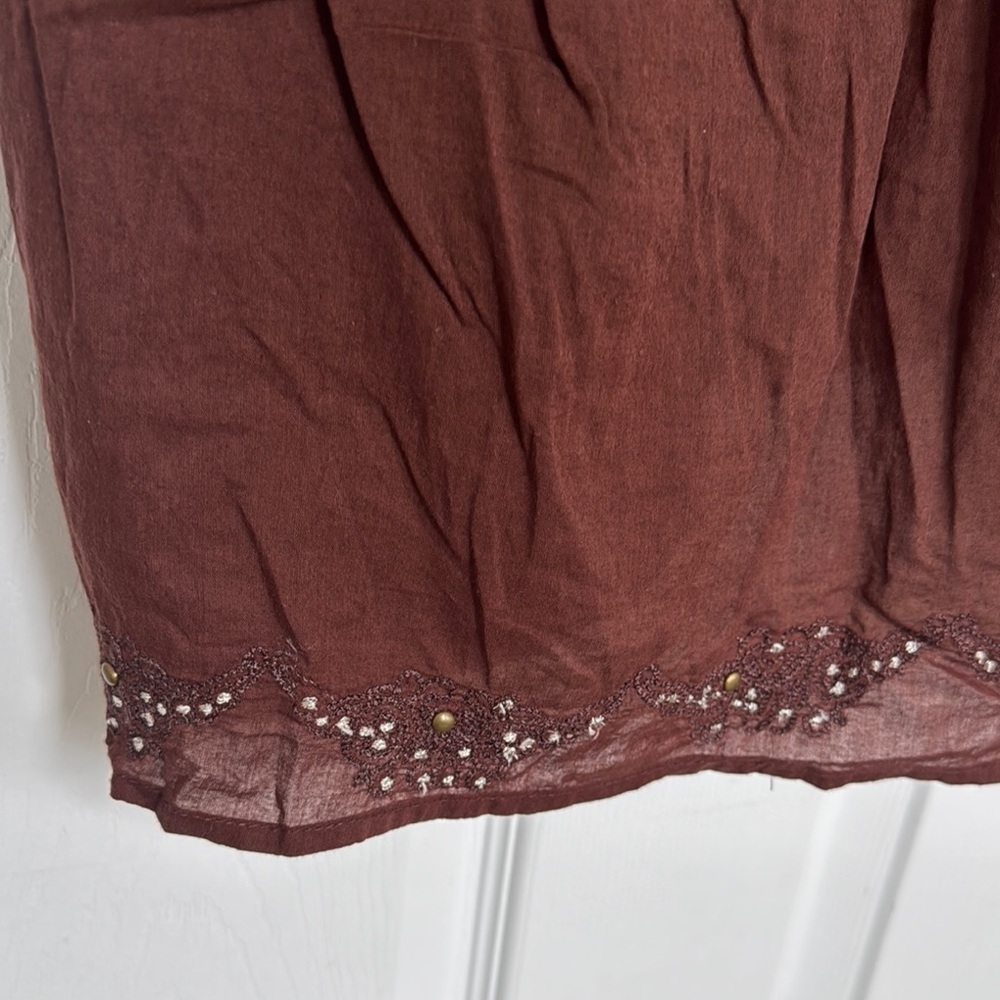 Elegant Brown Sleeveless Top - Picture 4 of 5